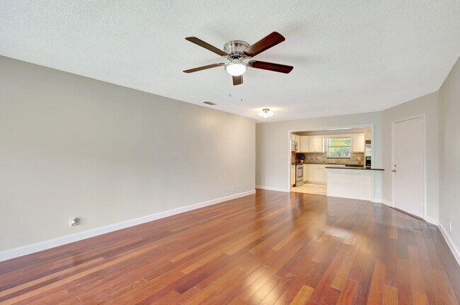 Building Photo - 10789 N Military Trl