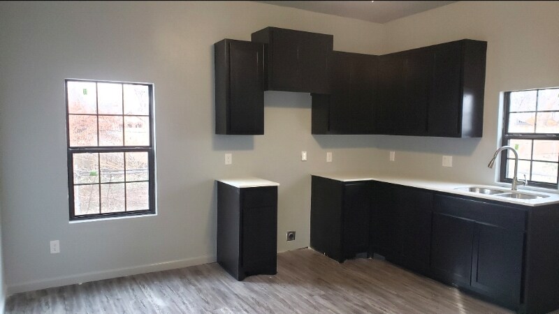 Building Photo - 123 SE 25th St