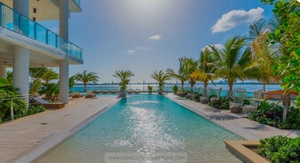 Building Photo - 460 NE 28th St