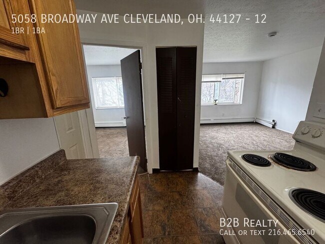 Building Photo - 5058 Broadway Ave