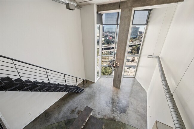 Building Photo - 2000 Bagby St