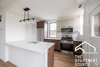 Building Photo - 4410 N Greenview Ave