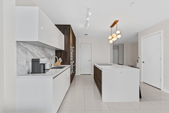 Building Photo - 851 NE 1st Ave