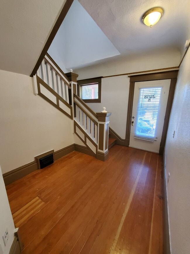 Building Photo - STUNNING 1BD/1BA IN A  FIVEPLEX IN EAST SA...