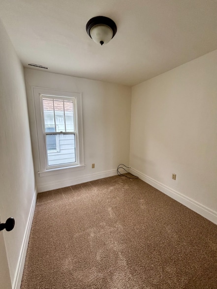 Building Photo - 91 Laverack Ave