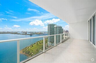 Building Photo - 2020 N Bayshore Dr