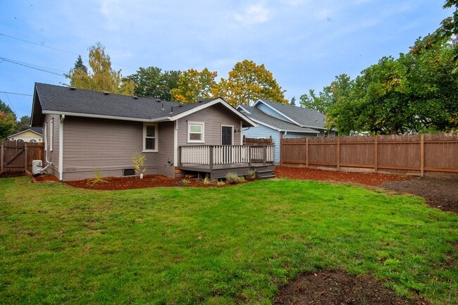 Building Photo - Newly-Remodeled 2 Bed, 1 Bath House