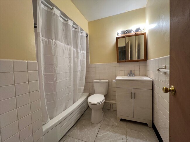 Building Photo - 134 W Main St