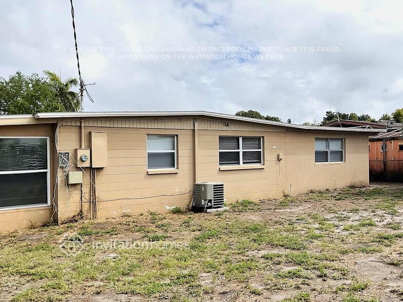 Building Photo - 1909 Yale Ave