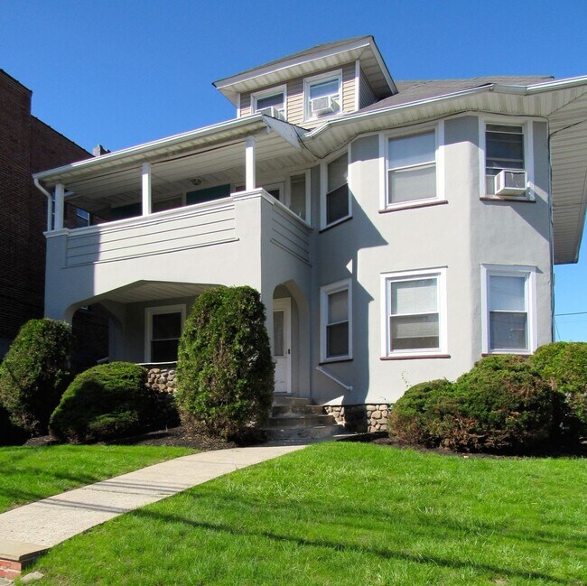 Building Photo - The Regis Montclair