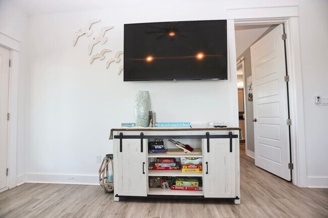 Building Photo - 939 Palm Ridge Dr