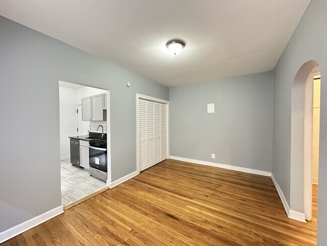 Building Photo - 6347 N Magnolia Ave