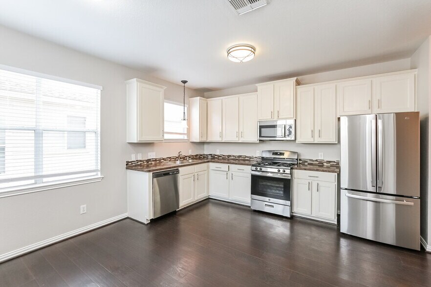 Building Photo - 21323 Bella Dulce Ct