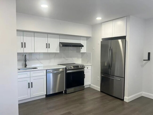 Building Photo - 709 Collfield Ave