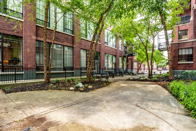 Building Photo - 630 N College Ave