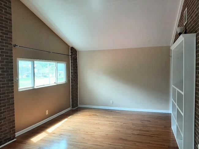 Building Photo - 104 Elementary Dr