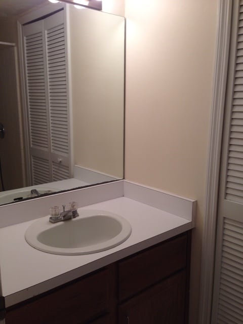 Building Photo - 3 Bedroom, 3 Bath Townhome in Rockwood Villas!