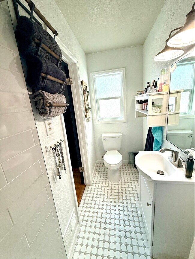 Building Photo - Gorgeously Updated Pueblo Home