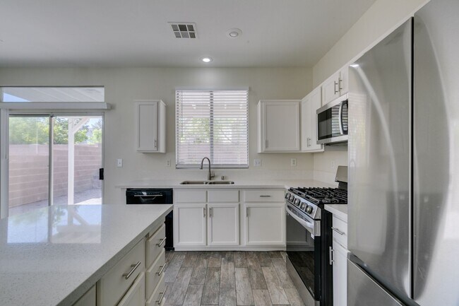 Building Photo - Beautifully updated 3-bedroom home offerin...