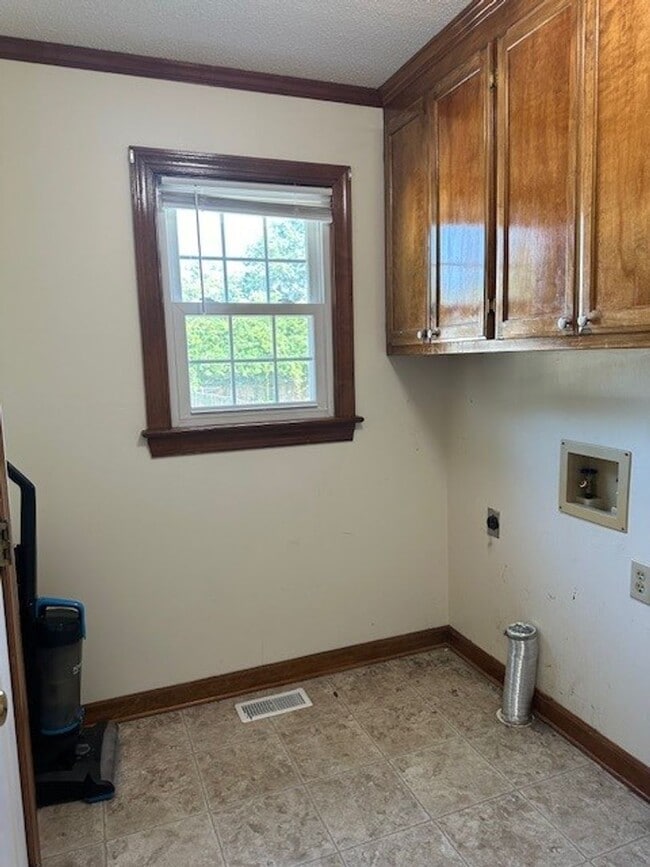 Building Photo - Spacious Home with Bonus Room, Pool & Solar Panels in Goldsboro!