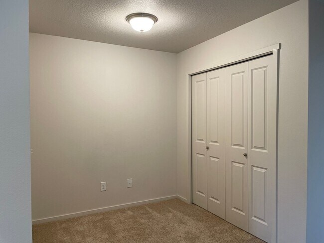 Building Photo - Spacious Vancouver Home in Cul-De-Sac With A Loft & Premium Deck!