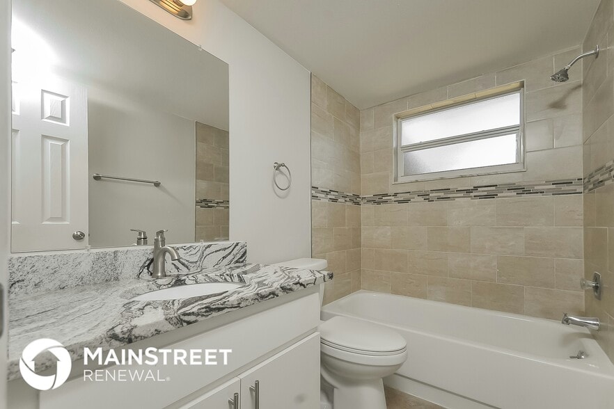 Building Photo - 808 Pebblewood Dr