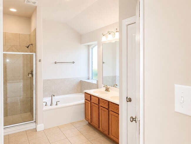 Building Photo - 24914 Rosevale Ct