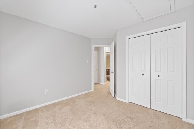 Building Photo - 9401 Rosmarin Way