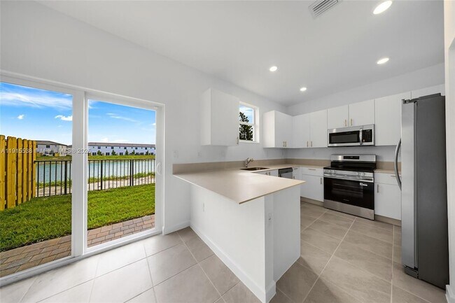 Building Photo - 2751 SE 25th Ave