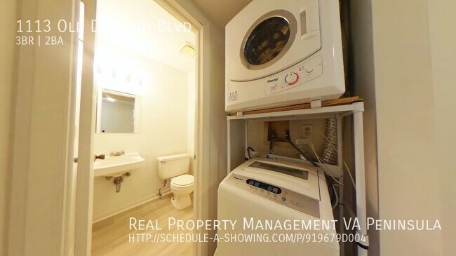 Building Photo - 3 Bedroom Town Home Near Mary Immaculate F...