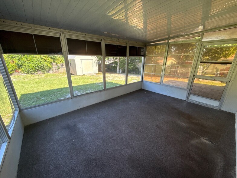 Building Photo - 90 S Davis St