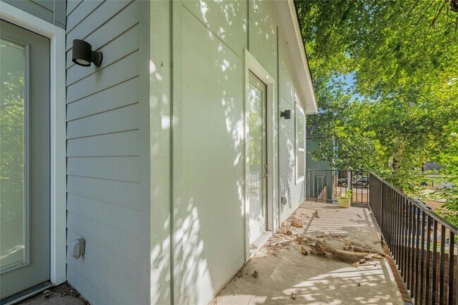 Building Photo - 1114 Walton Ln