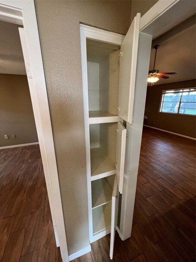 Building Photo - 6010 Hoover St