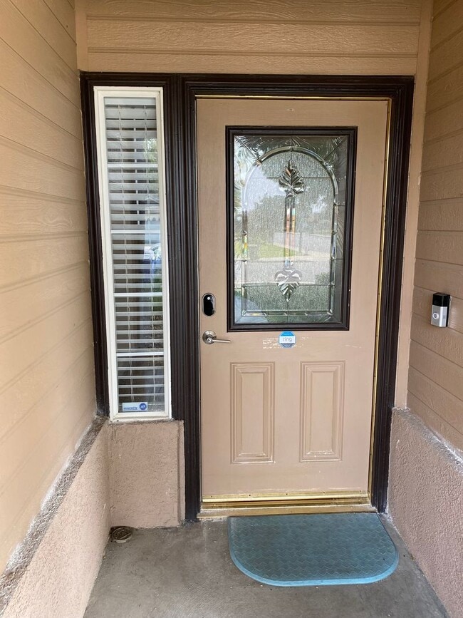 Building Photo - Best Deal in SW Bakersfield. Fully furnished home with a Pool