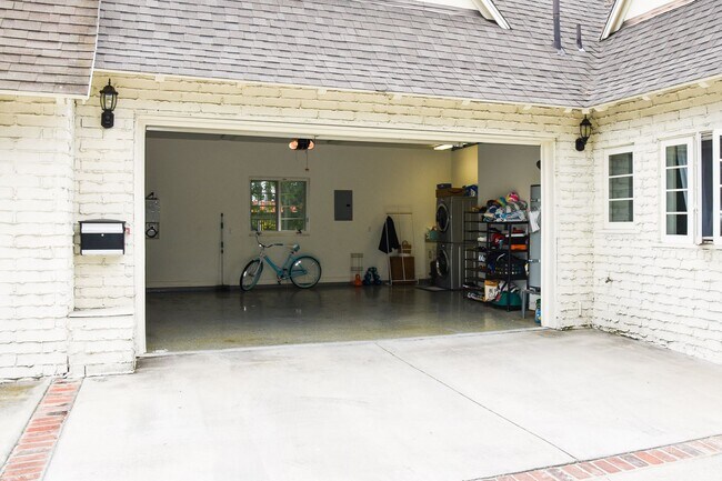 Building Photo - 8325 La Bajada Ave