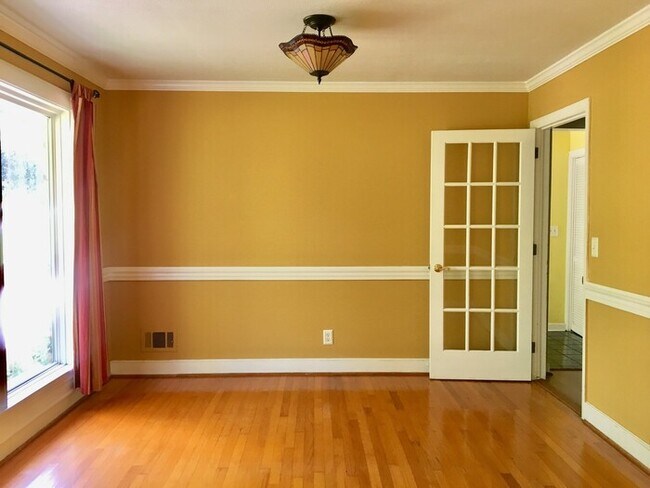 Building Photo - Forest Acres