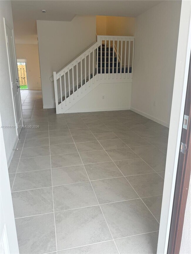 Building Photo - 2746 SE 24th Terrace