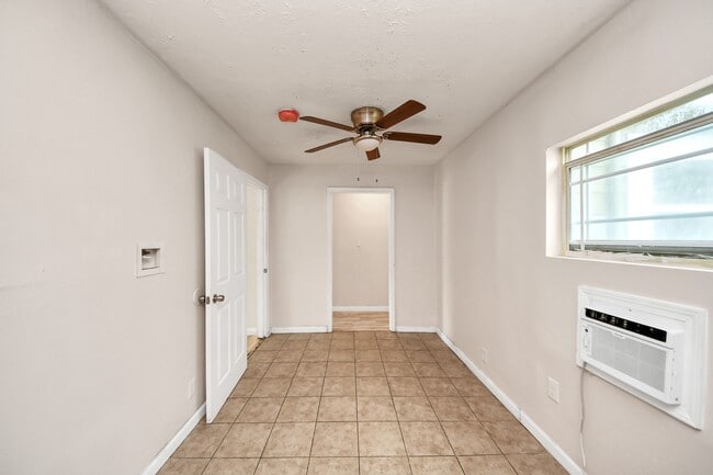 Building Photo - 10506 Sierra Dr