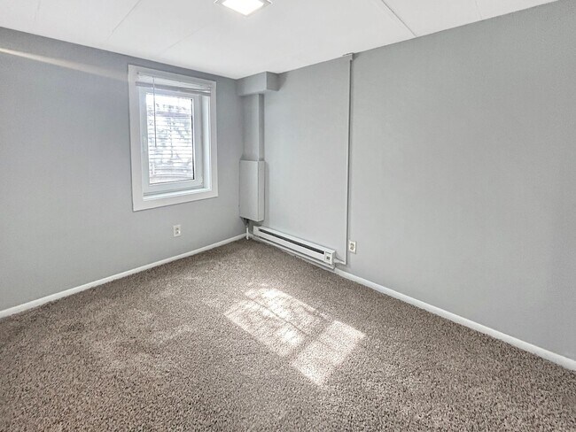 Building Photo - K0401