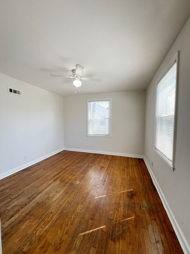 Building Photo - Charming 1-Bed Home in North Kansas City –...