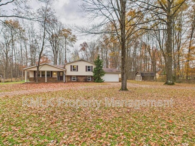 Building Photo - 874 Pleasant St