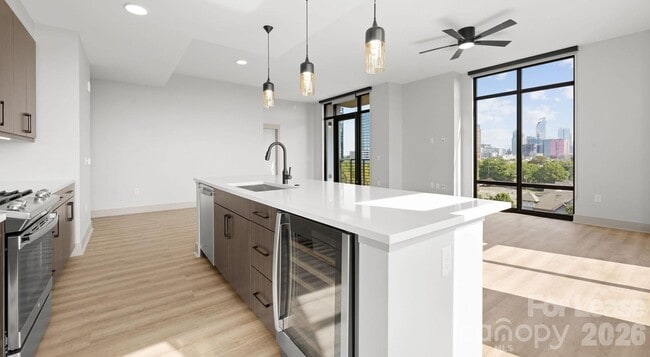 Building Photo - 2025 Cleveland Ave