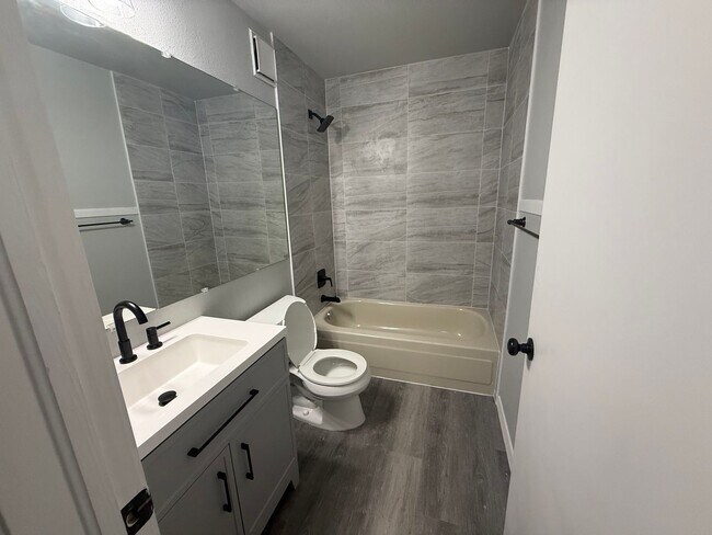 Building Photo - Beautiful Condo on Iguana – Now Available for Rent