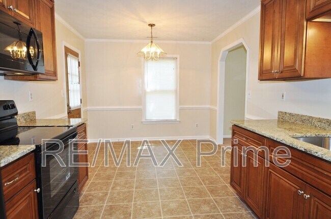 Building Photo - 1128 Hazel Ave