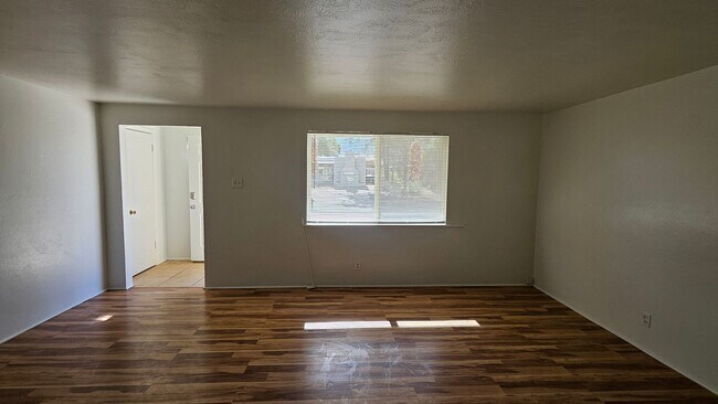 Building Photo - 1509 June St NE