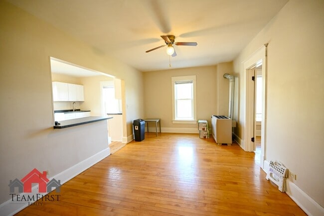 Building Photo - 205 N Maple St