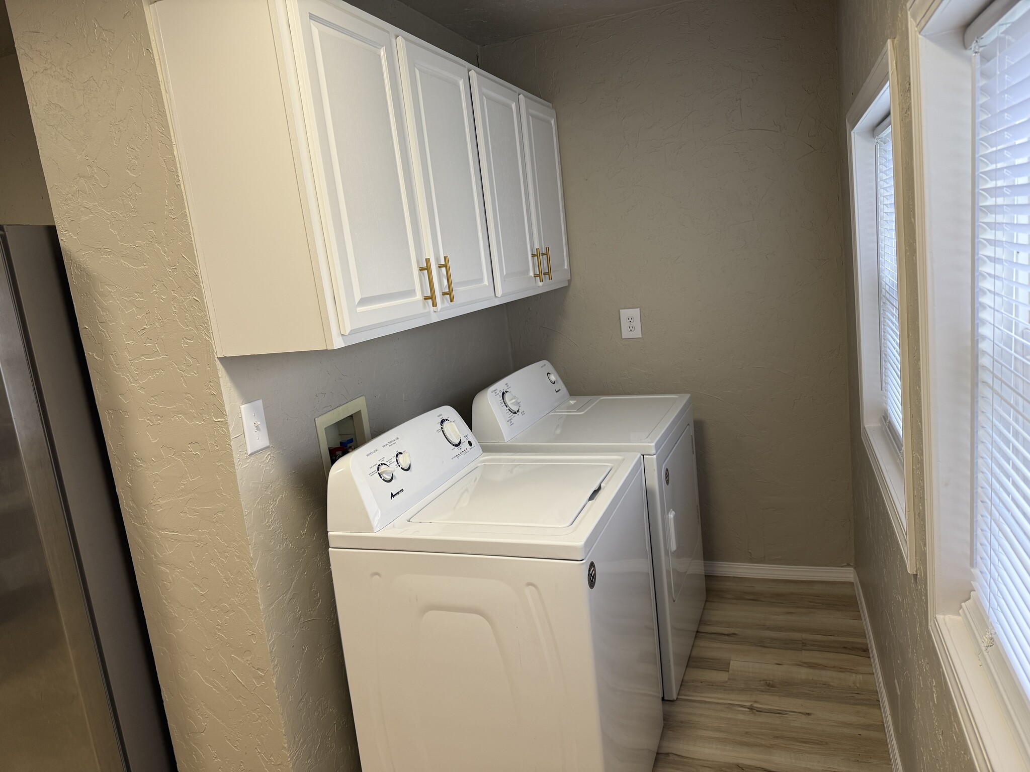 Included washer dryer - 2200 NW 33rd St