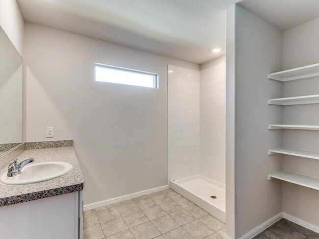 Building Photo - 233 Abingdon St