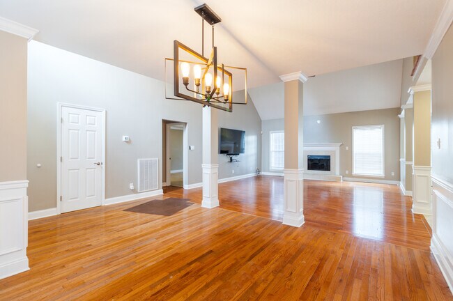 Building Photo - 1100 Winterberry Ln