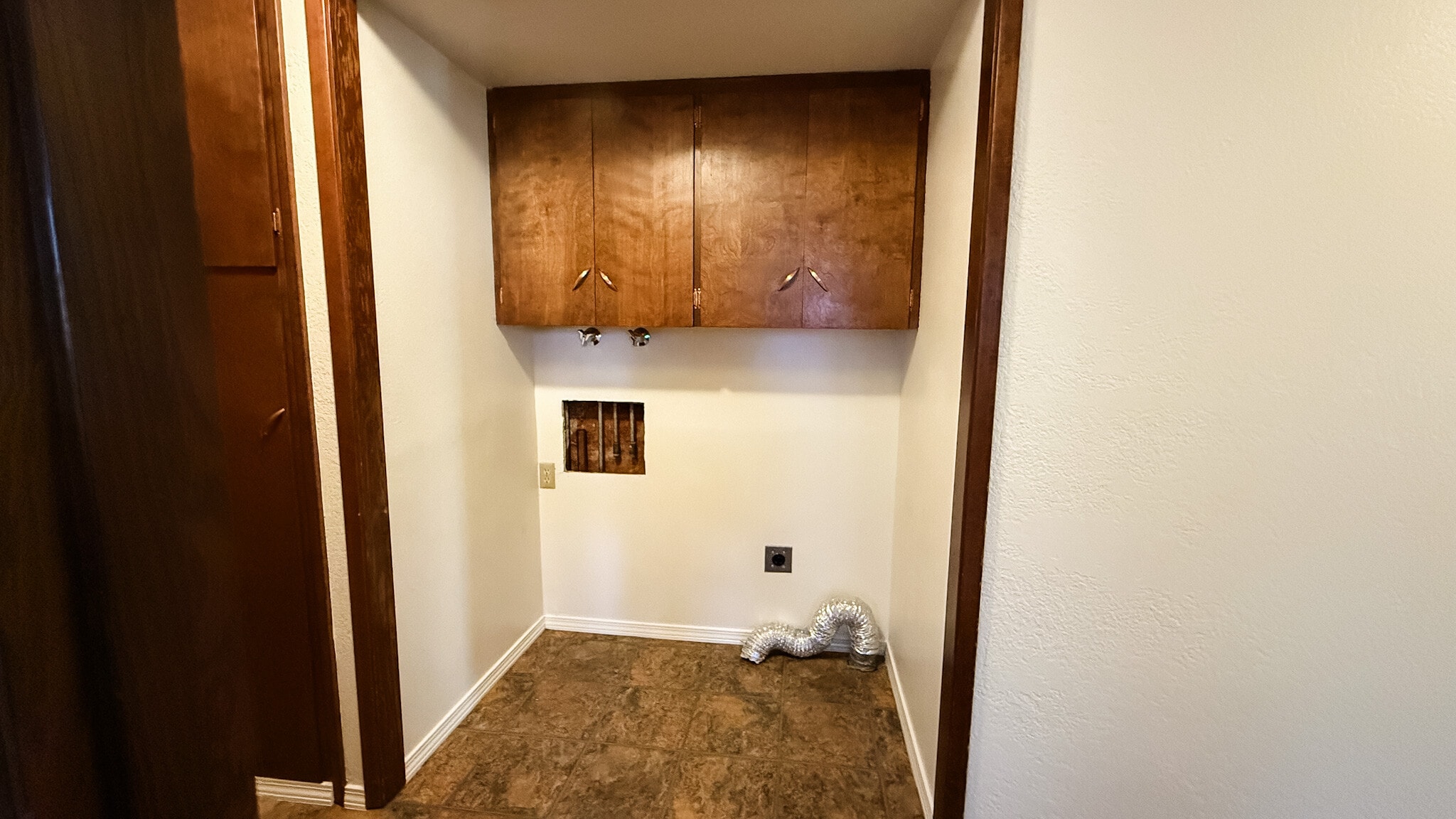 Washer and Dryer Hook-up - 620 Whitman St